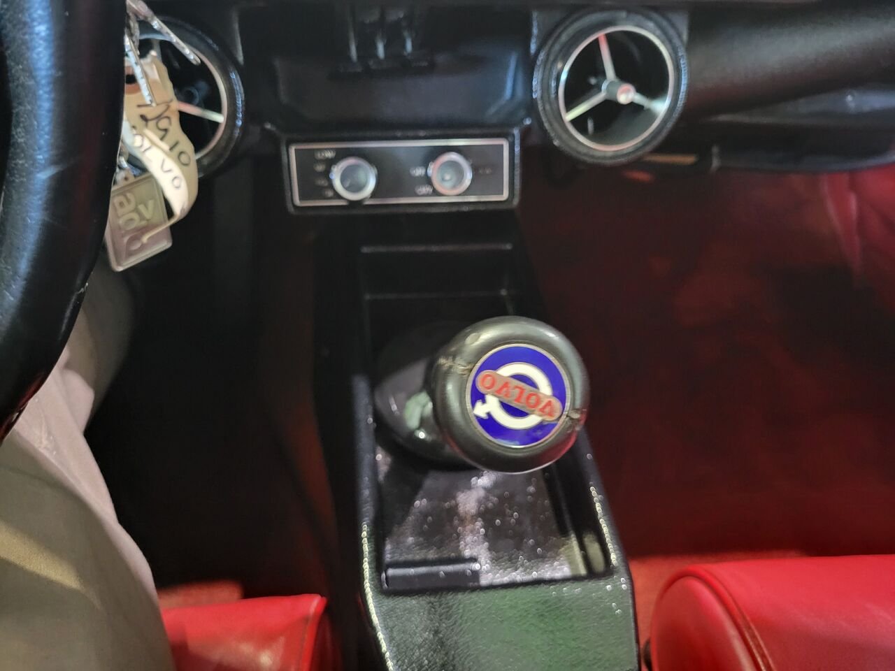 1970 Volvo P1800e Beige  - photo #18