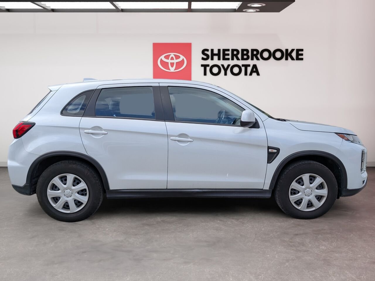 Mitsubishi RVR ES/SIÈGES CHAUFFANTS/AC/CAMÉRA DE RECUL/VITRES ÉLECTRIQUES 2023 Blanc Sherbrooke - photo #2