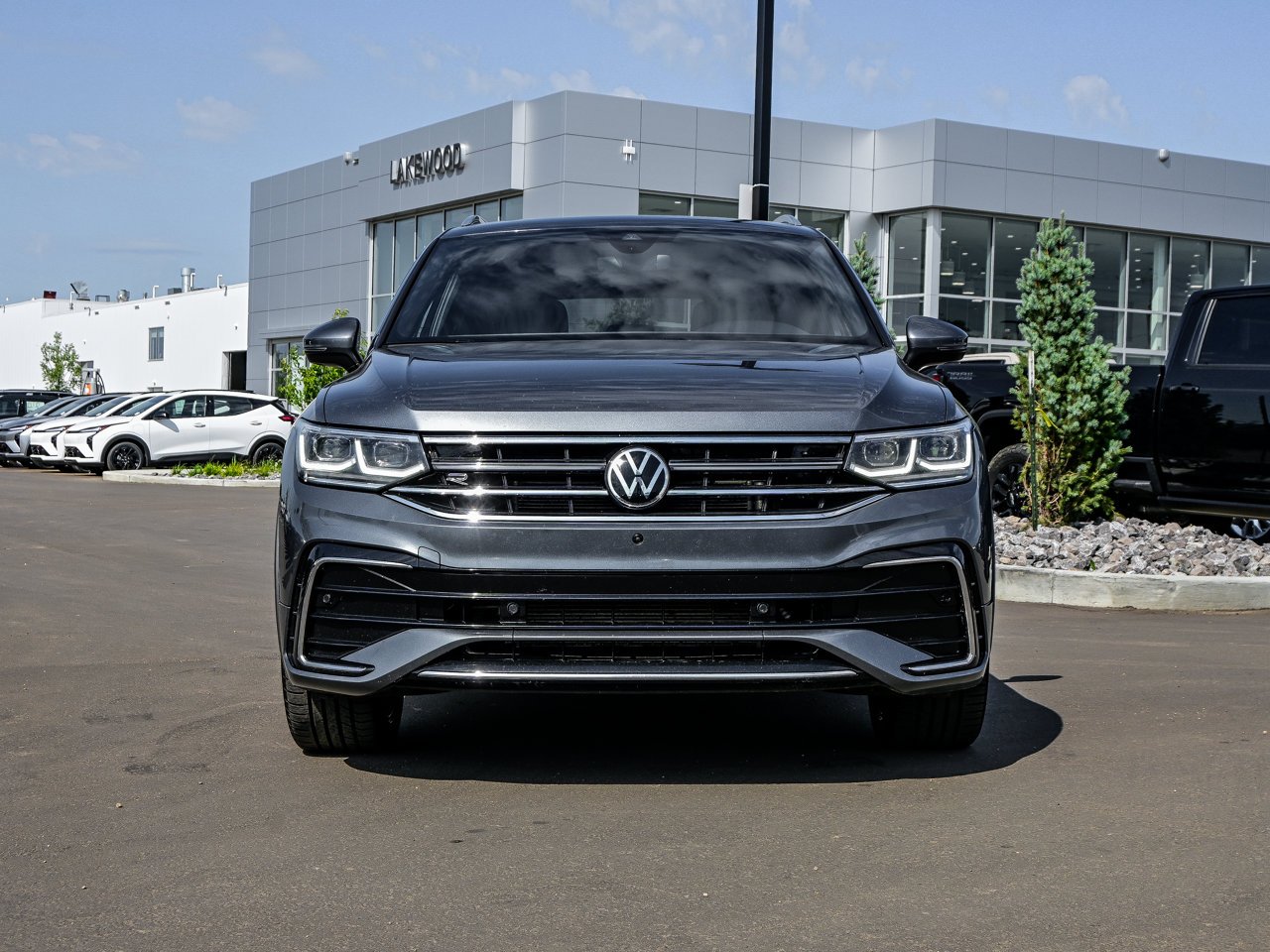2024 Volkswagen Tiguan Highline R-Line 4MOTION Grey Sherwood Park - photo #2