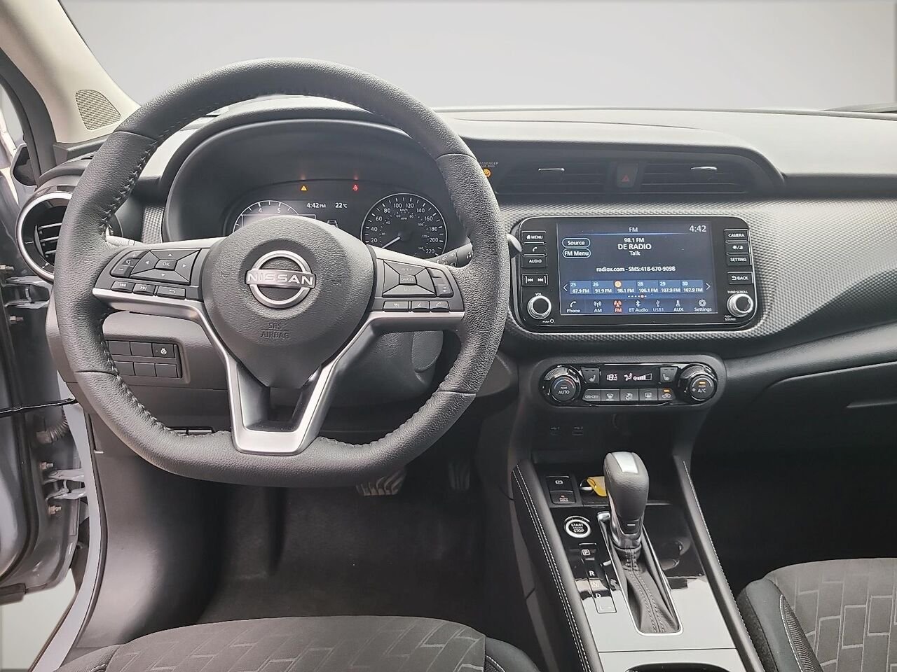 2024 Nissan Kicks SV TA Grey Québec - photo #13