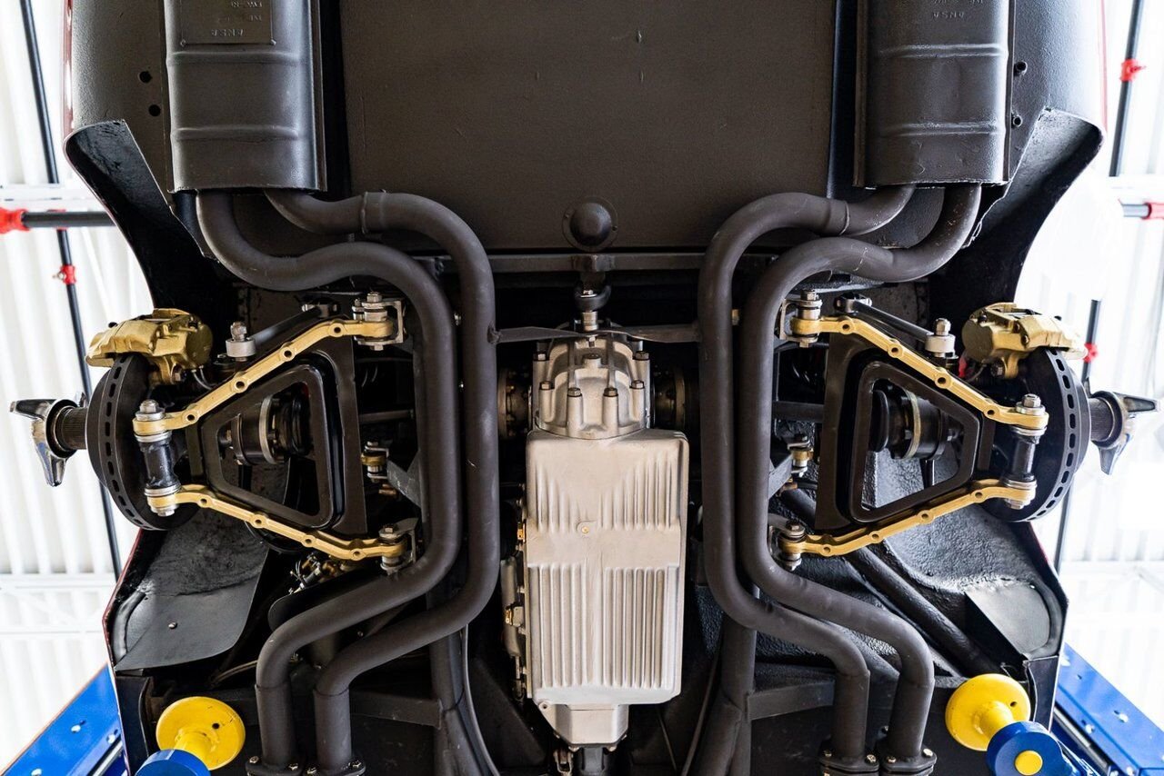Ferrari 365 GTB4 Daytona 18,301 miles With Orig Books/Tools/ Carbs / Filter Box 1973 Rouge Montréal - photo #134