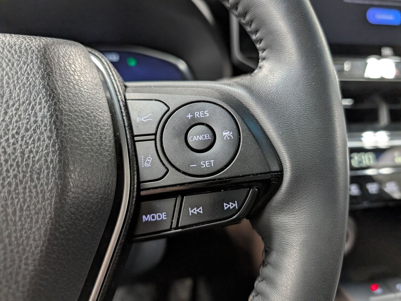 Toyota Venza Hybride LIMITED/AWD/SIÈGES CHAUFFANTS/TOIT PANORAMIQUE FIXE/VOLANT CHAUFFANT/BLUETOOTH/AC BIZONE 2023 Noir céleste Sherbrooke - photo #15