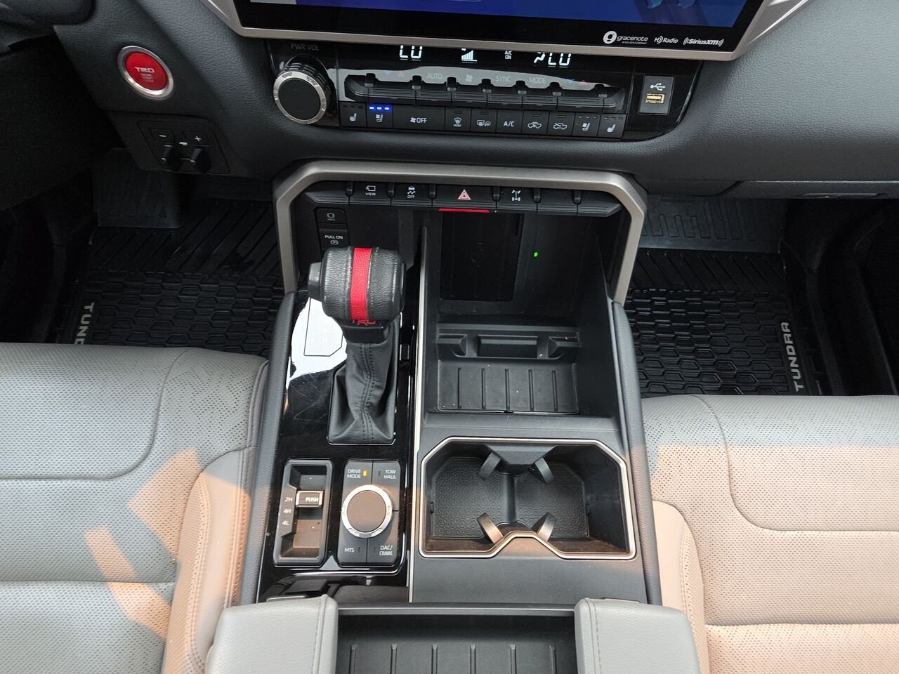 Toyota Tundra Limited Double Cab 4x4, Navigation, sièges ventilés, sièges en cuir 2022 Noir Val-David - photo #11