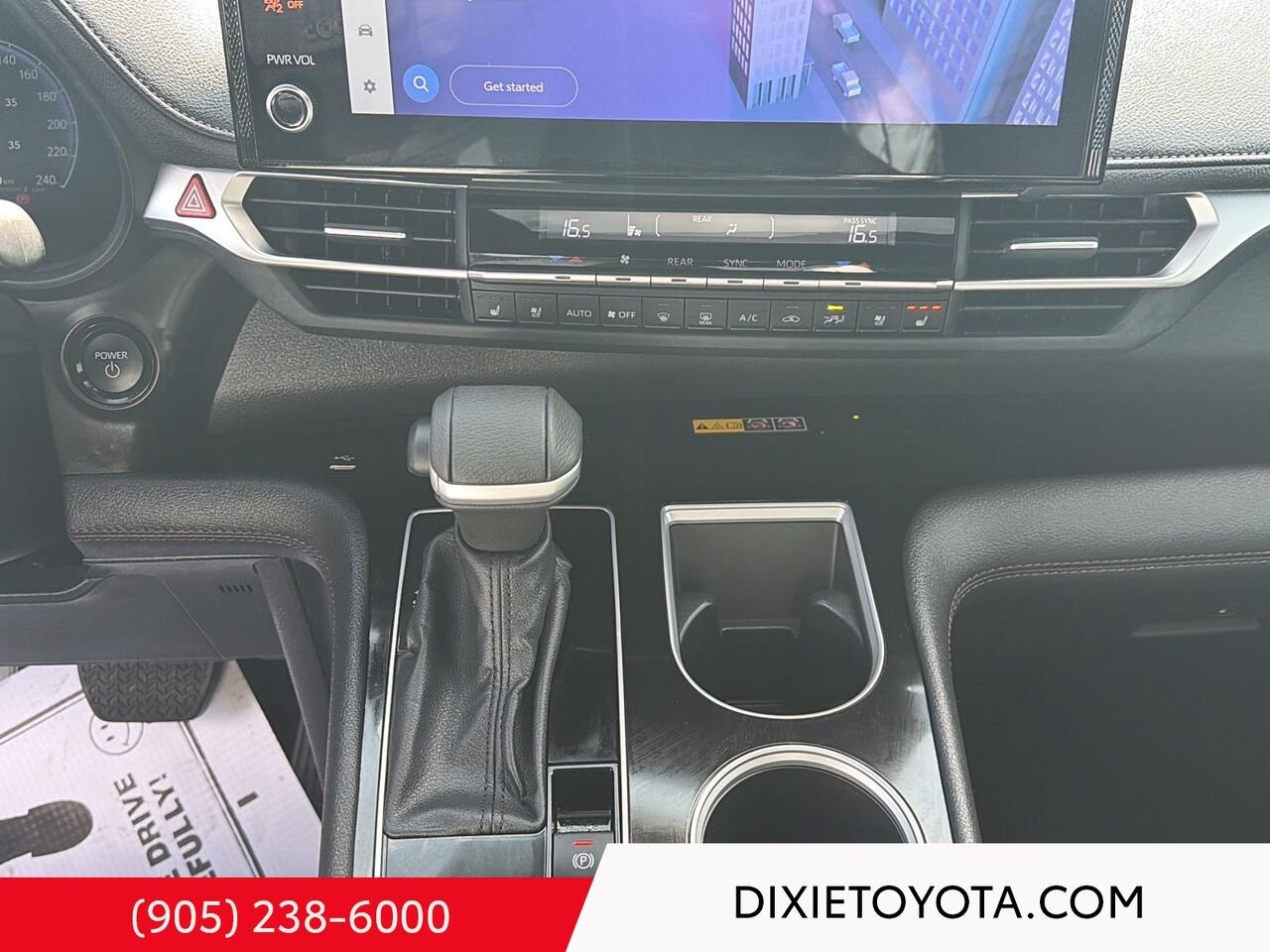 2026 Toyota Sienna Hybrid Limited AWD / CLEAN CARFAX / HEATED AND VENTILATED SEATS / MOONROOF / ALLOY WHEELS / CARPLAY AND ANDROID AUTO White Mississauga - photo #17
