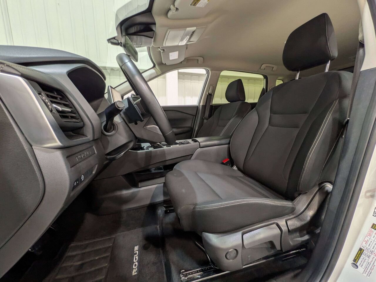 2025 Nissan Rogue AWD S White Val-David - photo #1