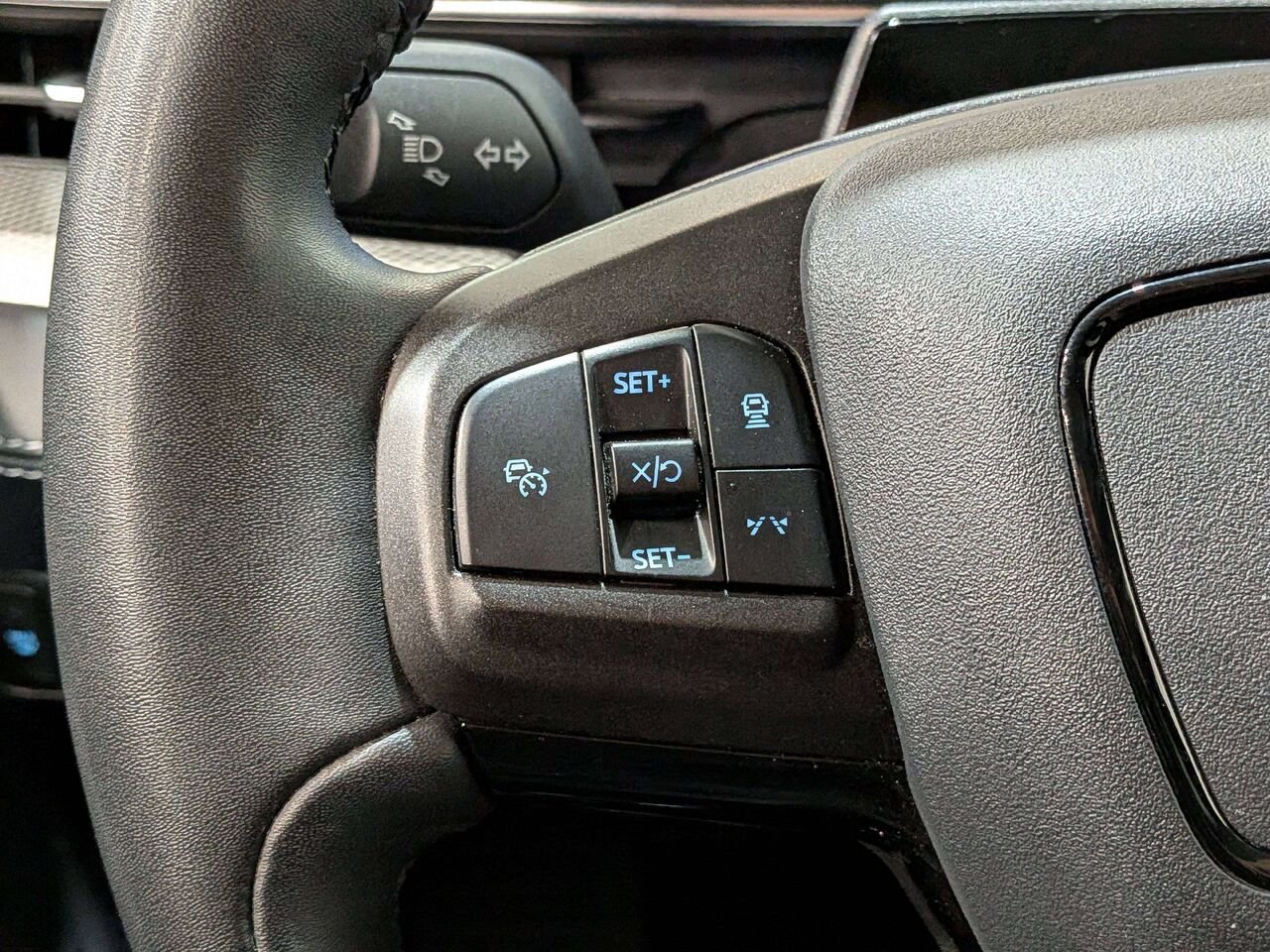2022 Ford Mustang Mach-E Select AWD Black Val-David - photo #14