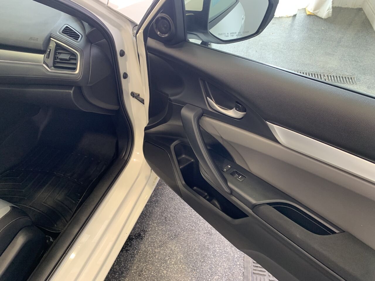 2017 Honda Civic Coupé LX White Châteauguay - photo #12