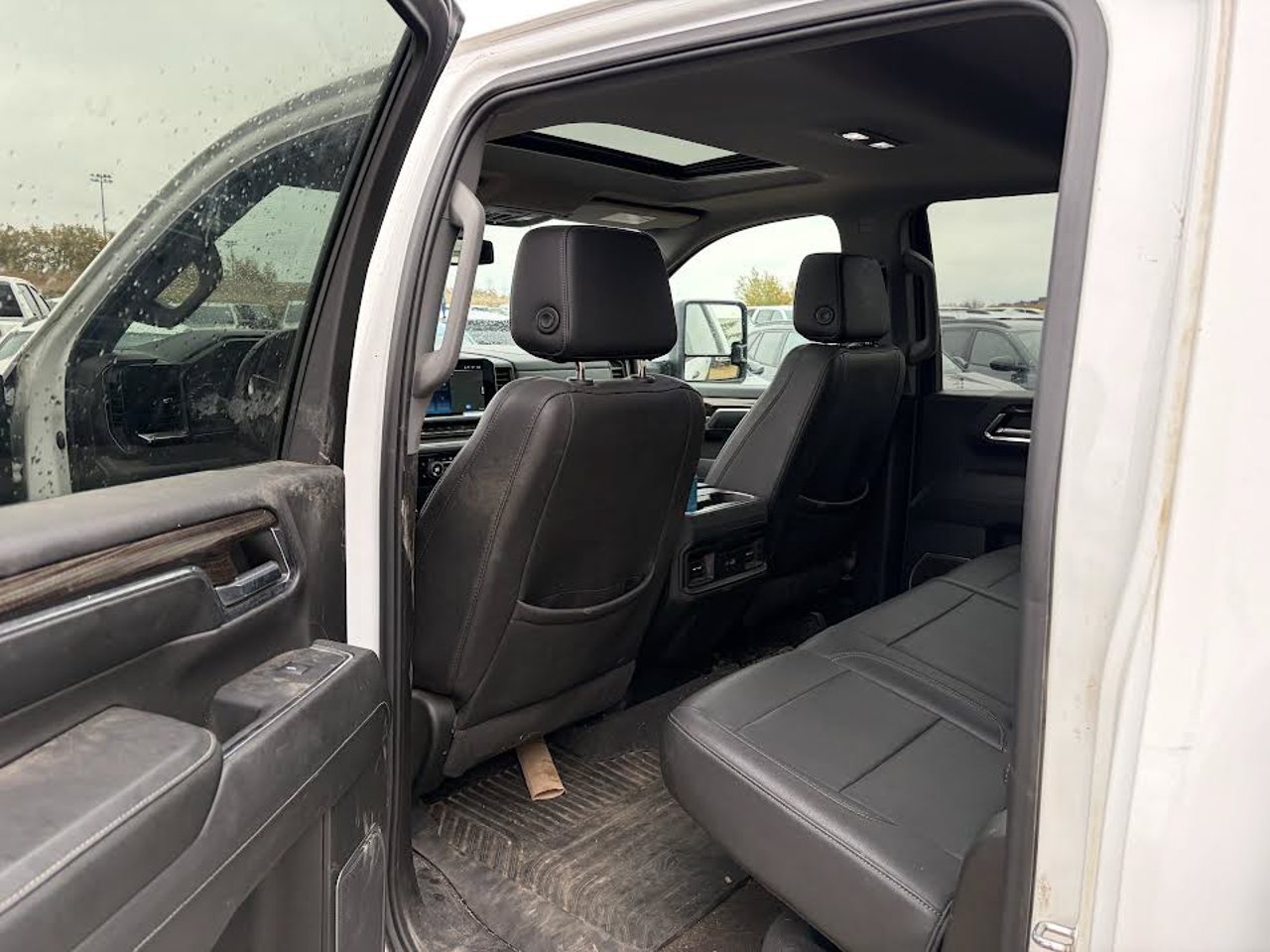 2024 Chevrolet Silverado 3500HD 4WD Crew Cab 159 LT White Sherwood Park - photo #6