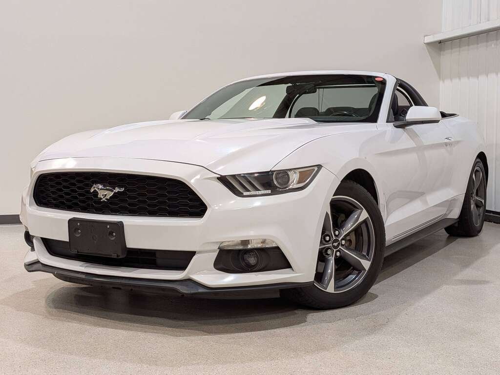 Ford Mustang 2dr Conv V6 2015 Blanc Val-David - photo #0