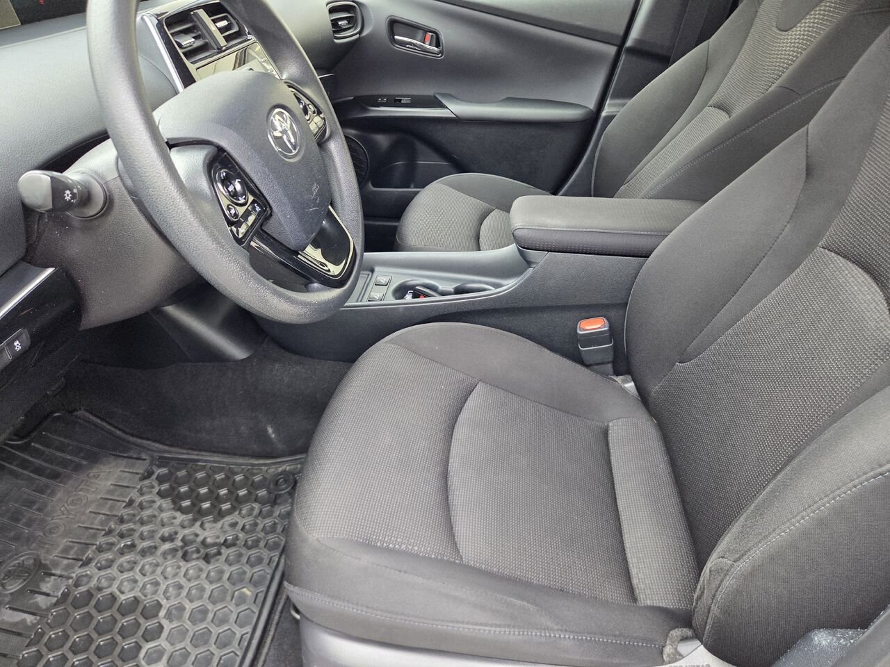2020 Toyota PRIUS White Mont-Laurier - photo #8