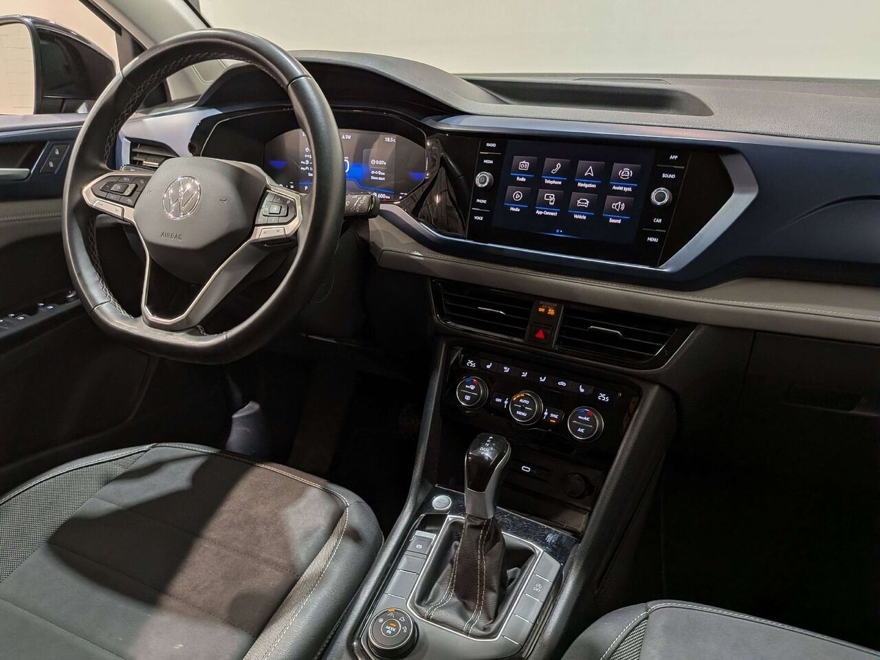 2024 Volkswagen Taos Comfortline 4MOTION Black Mirabel - photo #17