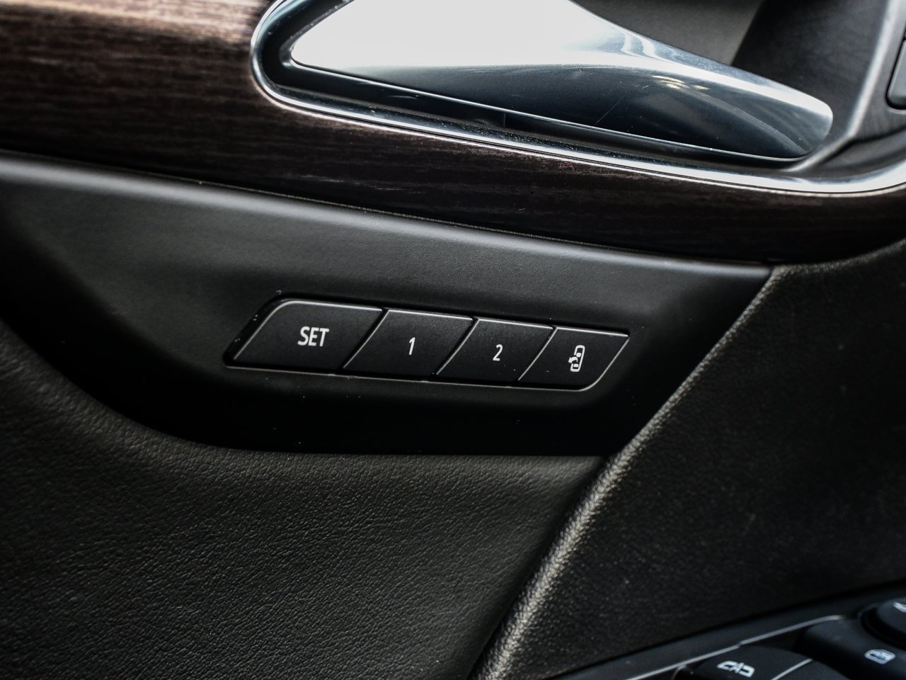 2023 Buick Envision AWD 4dr Avenir Red Sherwood Park - photo #19