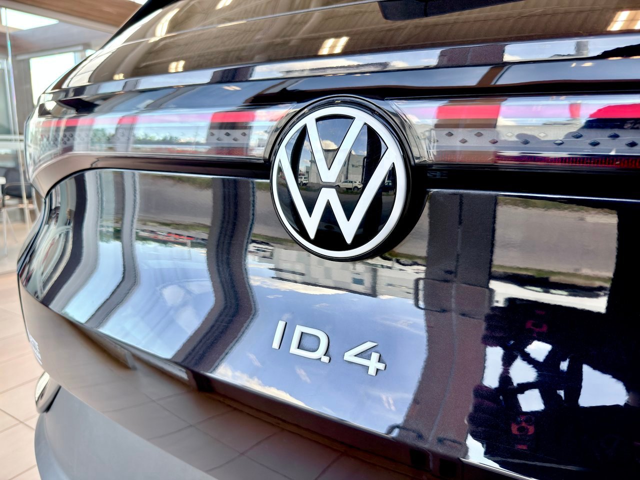 2024 Volkswagen ID.4 Black Notre-Dame-des-Prairies - photo #10