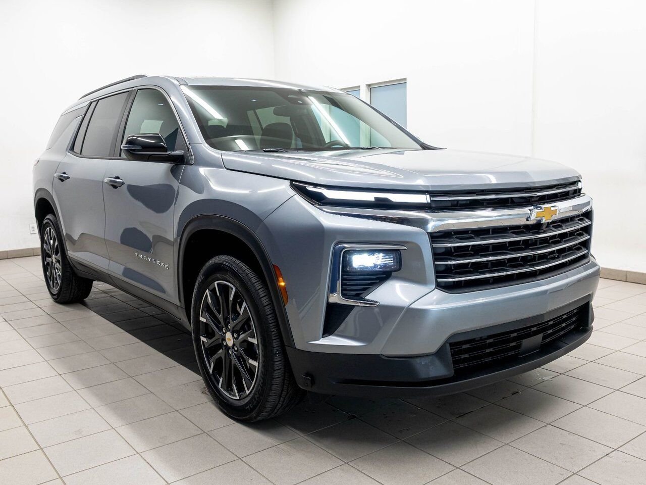 Chevrolet Traverse LT AWD *TOIT* SIÈGES CHAUFF REG ADAPT CARPLAY WIFI 2026 Gris Saint-Jérôme - photo #10