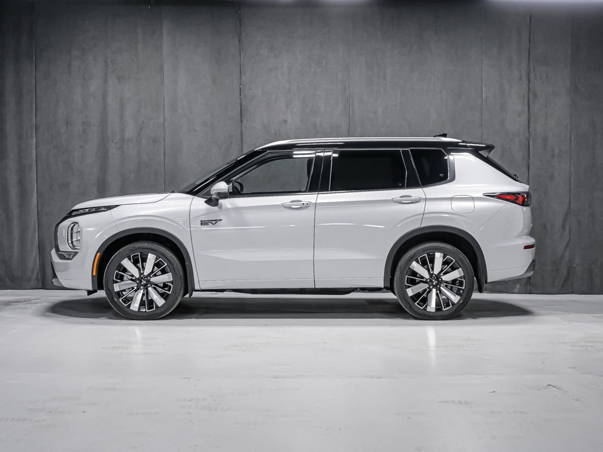 Mitsubishi Outlander PHEV GT 2026 Fini taillé diamant Blanc de qualité supérieure Montréal - photo #2