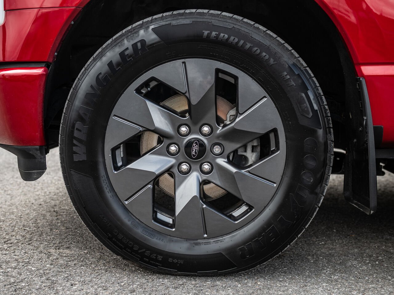 2024 Ford F-150 Lightning Red Sainte-Julienne - photo #10