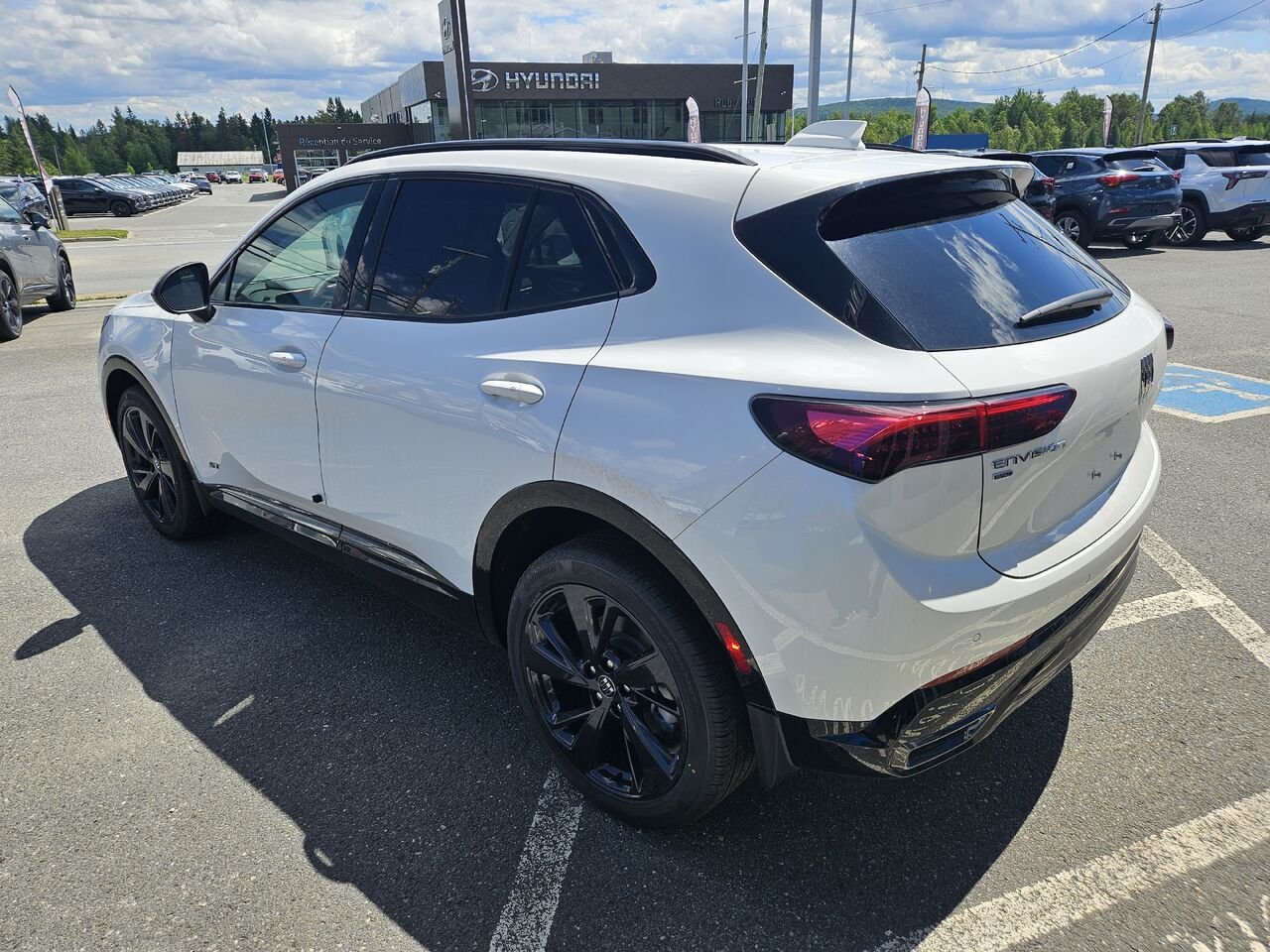2026 Buick Envision Tourisme sport 4 portes TI Iridescent White Tricoat Thetford Mines - photo #3