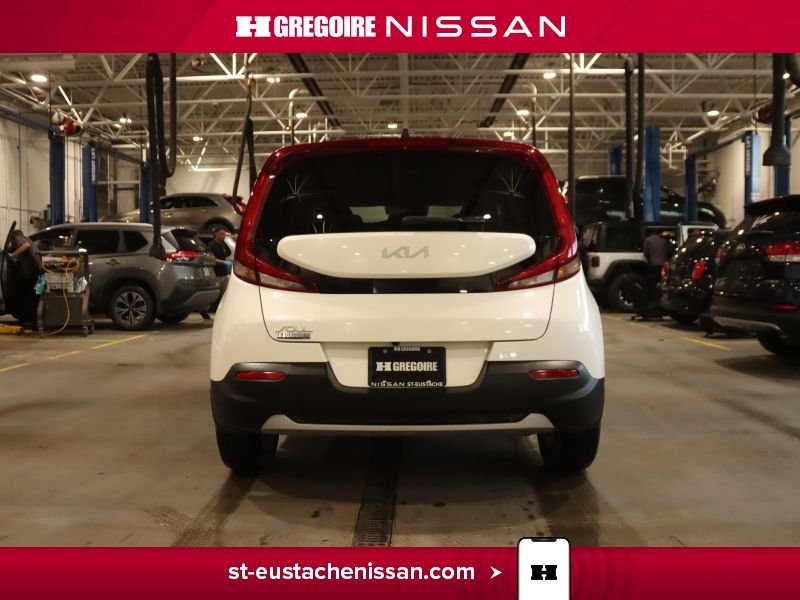 2022 Kia Soul White Laval - photo #10