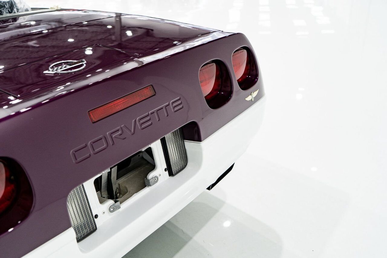 1995 Chevrolet Corvette *PRIX EN USD* RPO Z4Z PACE CAR PRESENTED IN DELIVERY PACKAGING WITH ONLY 192MILES (307KM) FROM NEW White Montreal - photo #56