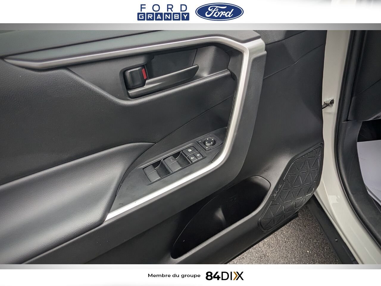 2023 Toyota RAV4 White Granby - photo #10