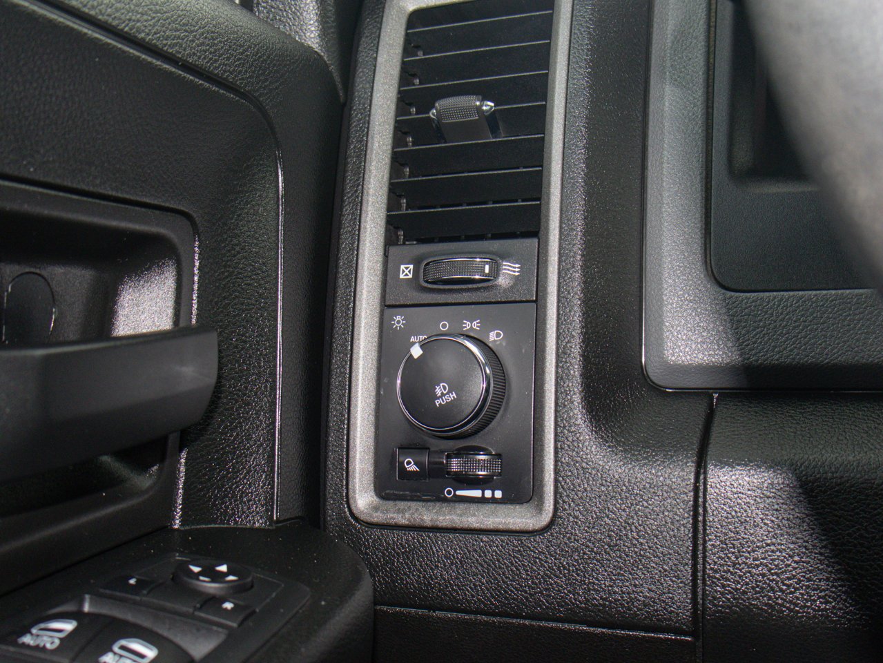 2020 Ram 1500 Classic Express 4x4 Crew Cab 5'7 Box Grey Sherwood Park - photo #20