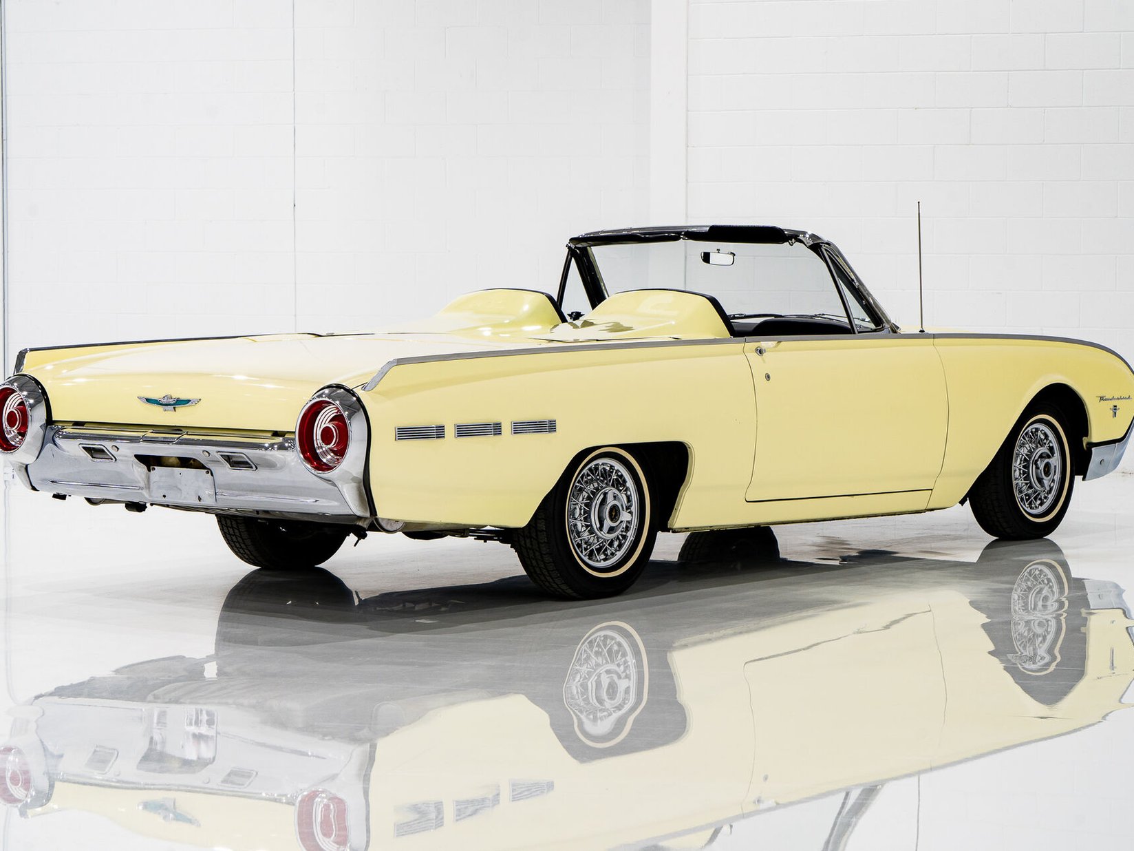Ford Thunderbird Beautifully Presented From Older Restoration with original bill of sale 1962 Jaune Montréal - photo #22