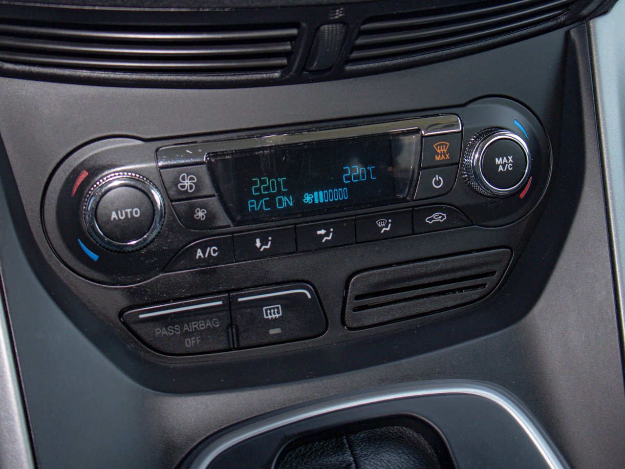 2014 Ford Escape 4WD 4dr SE White Sherwood Park - photo #25