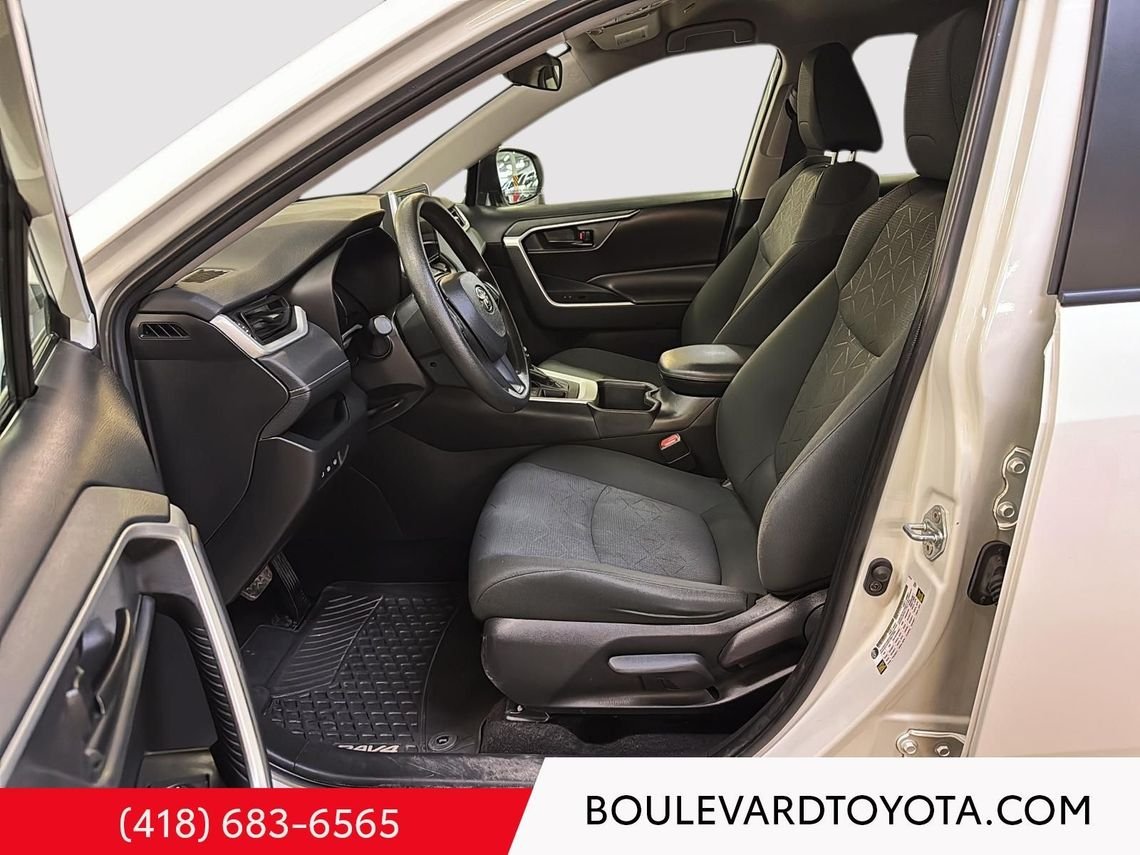 Toyota RAV4 531716-114 | LE 2024 Blanc Québec - photo #18