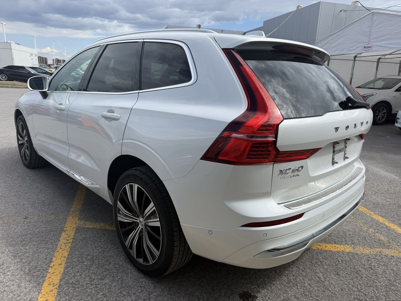 2023 Volvo XC60 B6 Ultimate AWD White Laval - photo #12