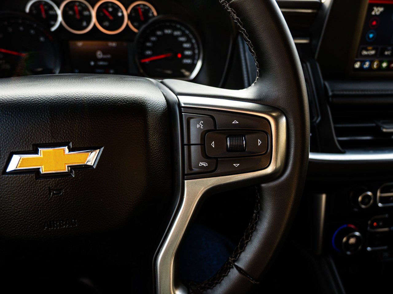 2023 Chevrolet Suburban 4WD 4dr LS White Sherwood Park - photo #22