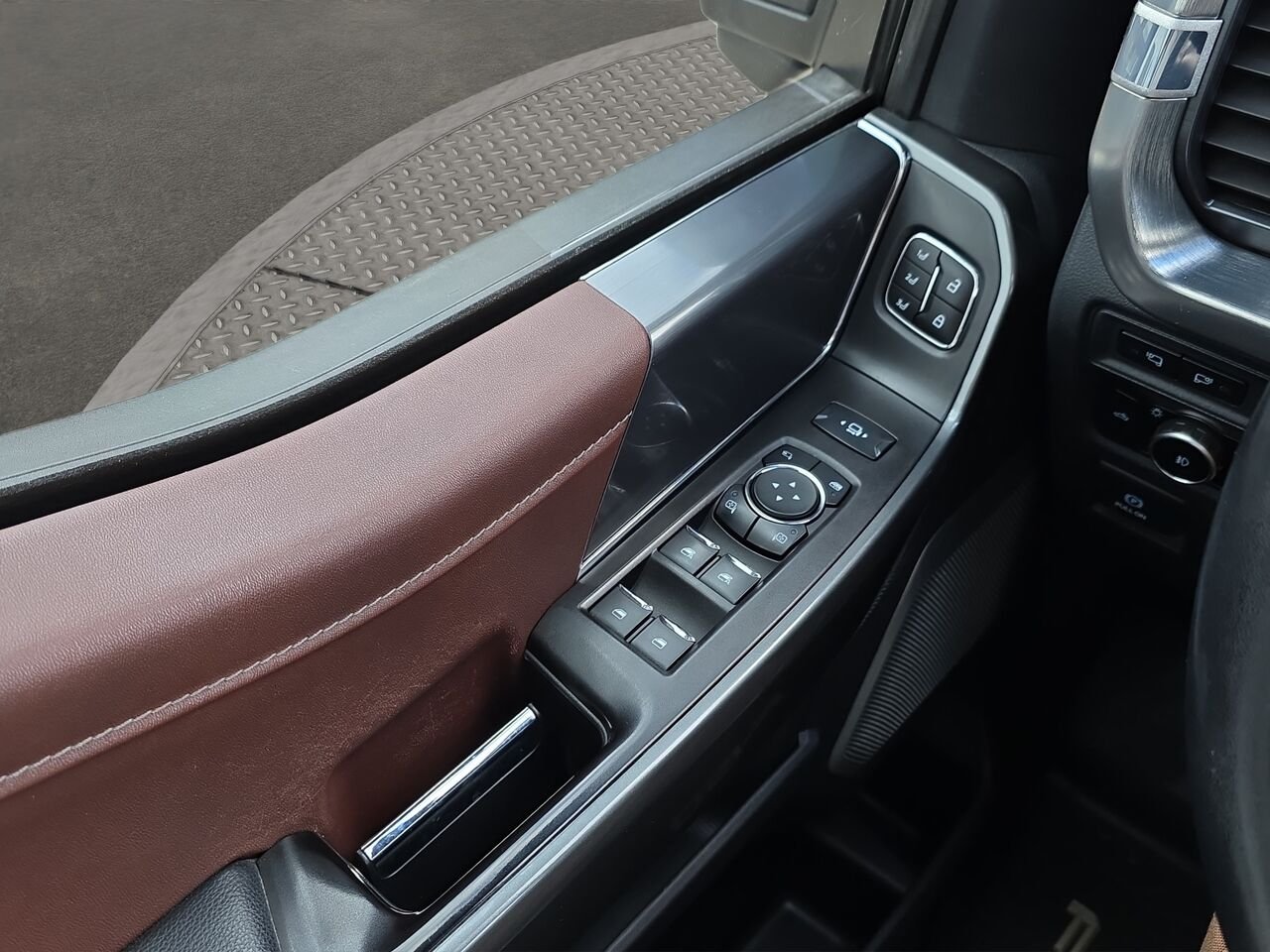 Ford F-150 LARIAT cabine SuperCrew 4RM caisse de 5,5 pi 2023 Noir Val-David - photo #17