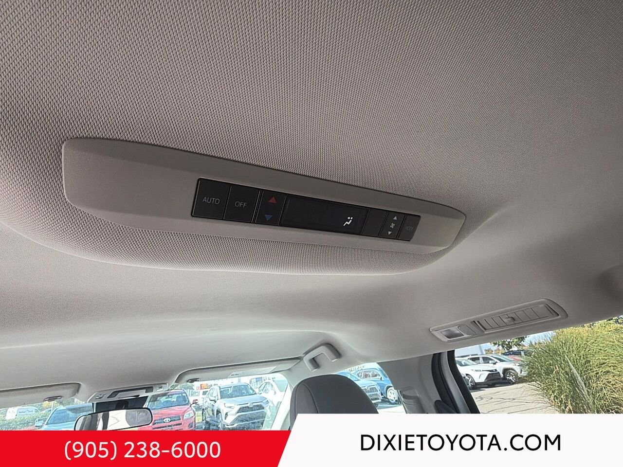 2024 Toyota Sienna HYBRID LE FWD / HEATED SEATS / POWER SLIDING DOORS / 8 SEATER / CARPLAY AND ANDROID AUTO White Mississauga - photo #17