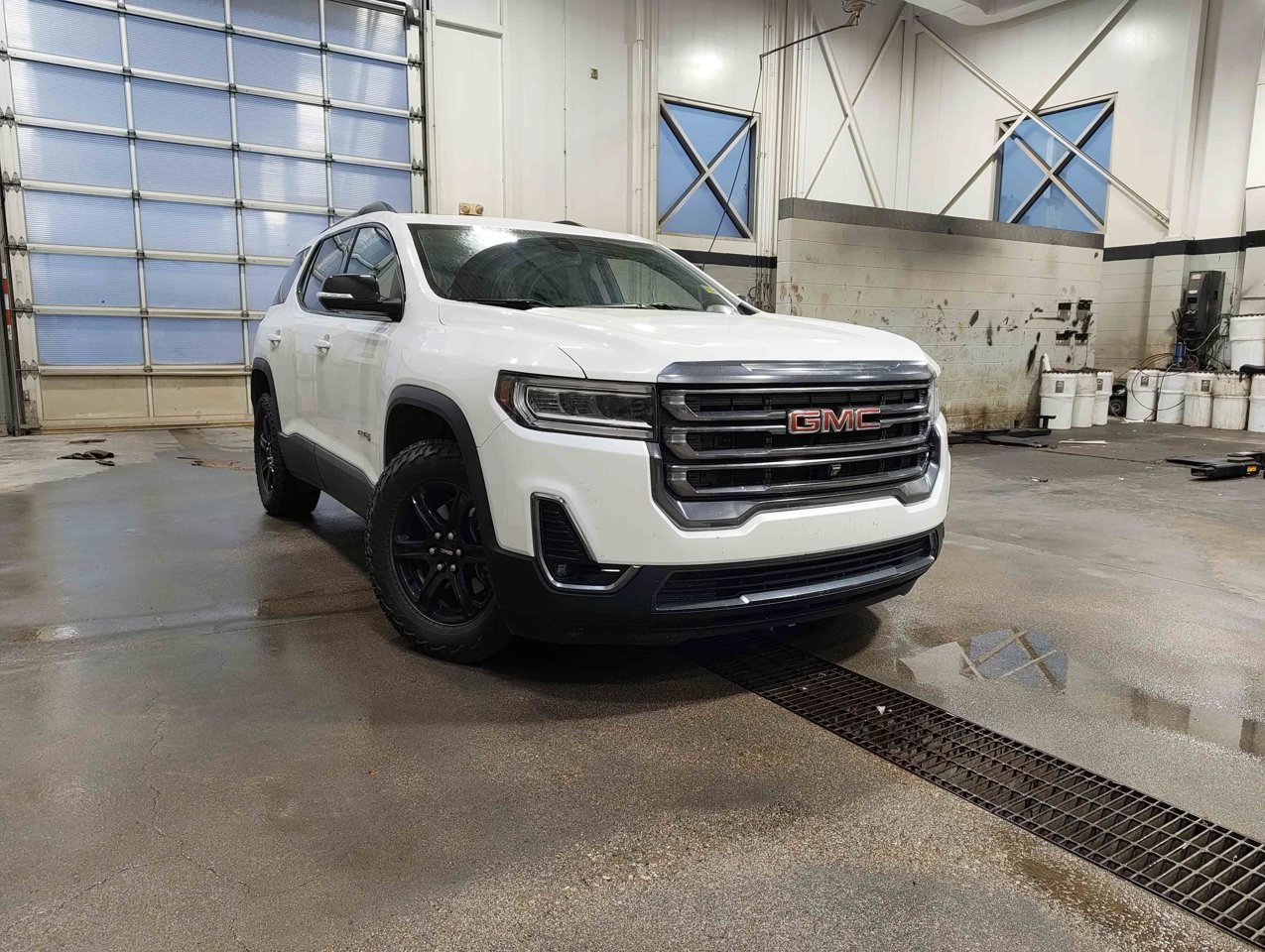 2023 GMC Acadia AWD 4dr AT4 White Sherwood Park - photo #1