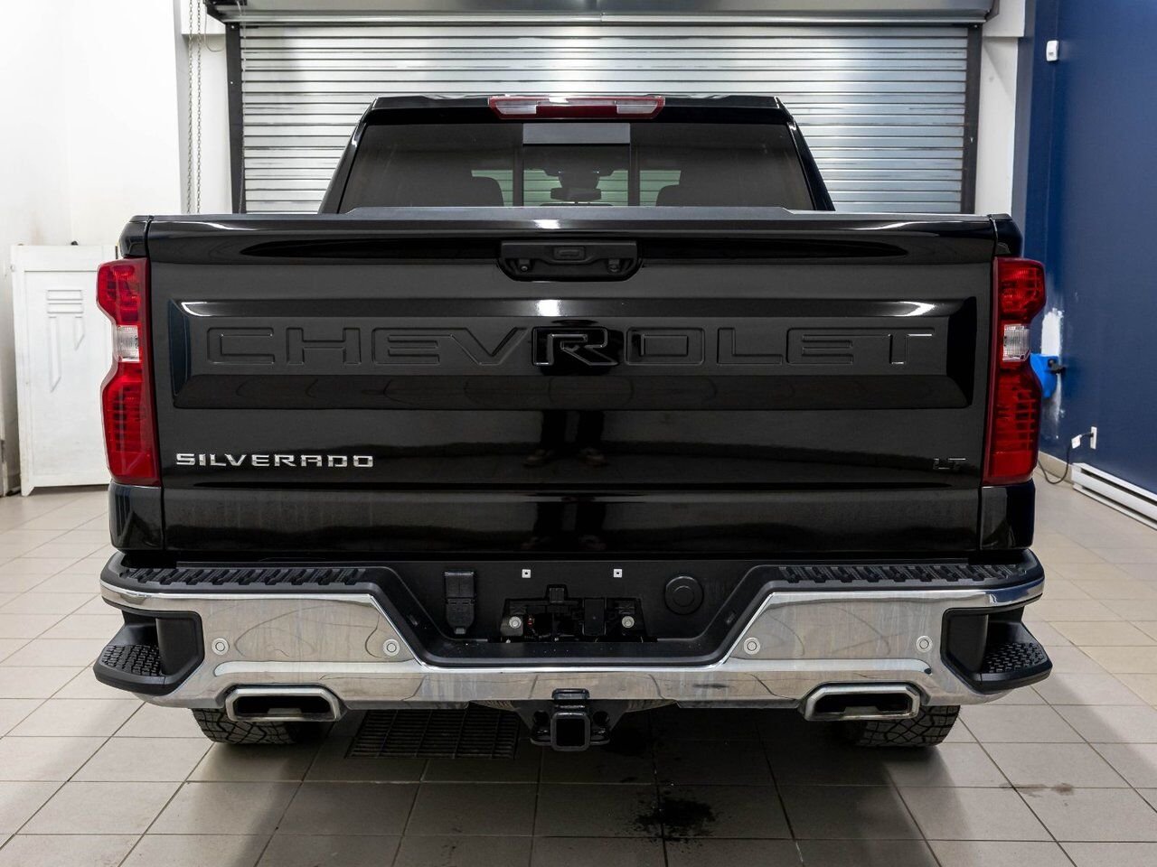 Chevrolet Silverado 1500 LT Z71 CREW V8 4X4 *CAMERA 360* SIEGES CHAUF *NAV 2024 Noir Saint-Jérôme - photo #5