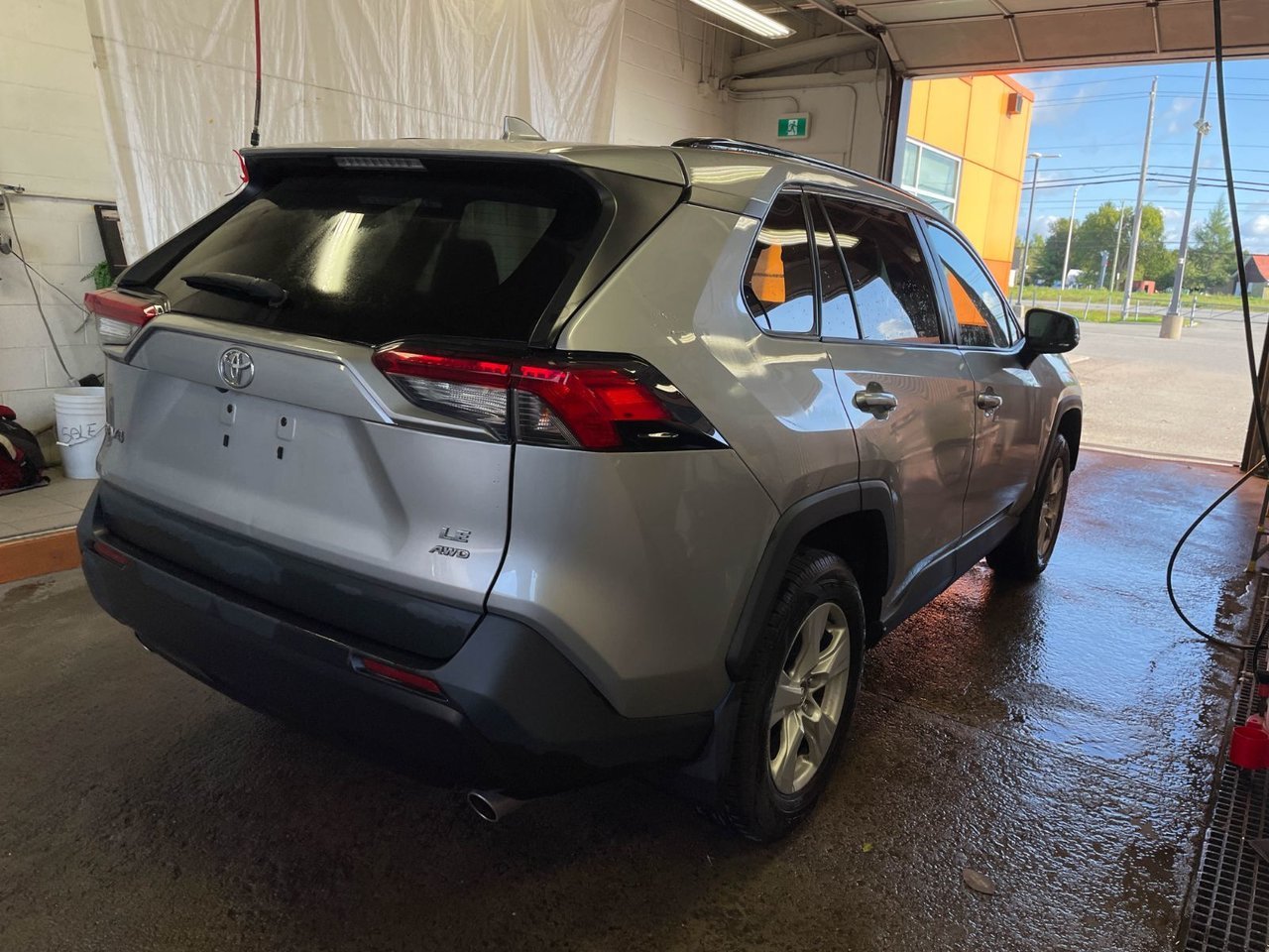 Toyota RAV4 LE AWD *CARPLAY* SIÈGES CHAUFF ALERTES RÉG ADAPT 2019 Argent Saint-Jérôme - photo #5