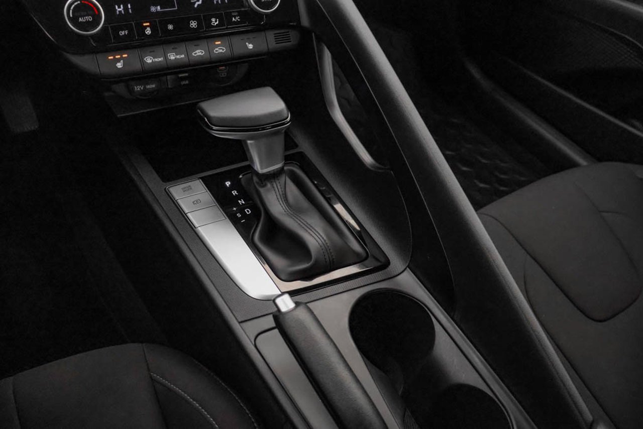 2025 Hyundai Elantra Preferred IVT w/Tech Pkg White Sherwood Park - photo #24