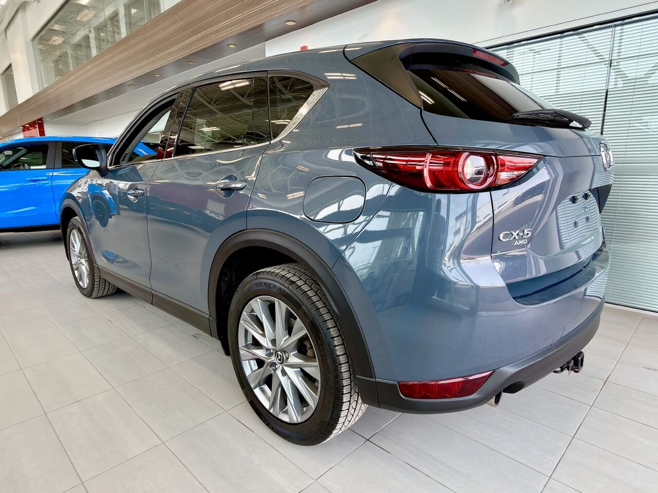 2021 Mazda CX-5 Grey Notre-Dame-des-Prairies - photo #7