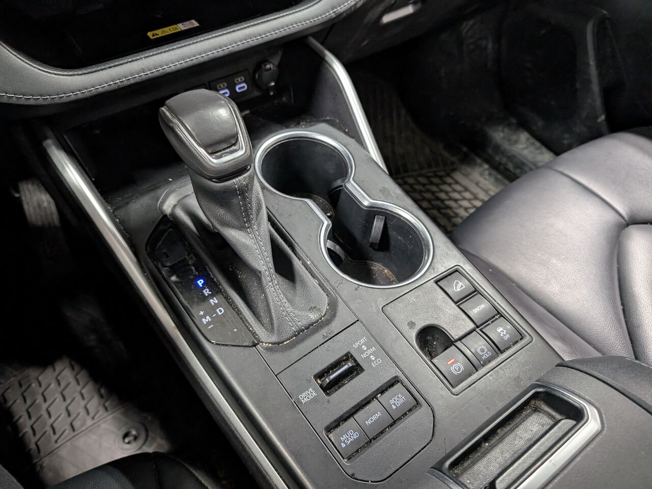 Toyota Highlander XLE/AWD/SIÈGES CHAUFFANTS/VOLANT CHAUFFANT/TOIT OUVRANT/BLUETOOTH/AC BIZONE 2023 Frisson glacé nacré Sherbrooke - photo #19