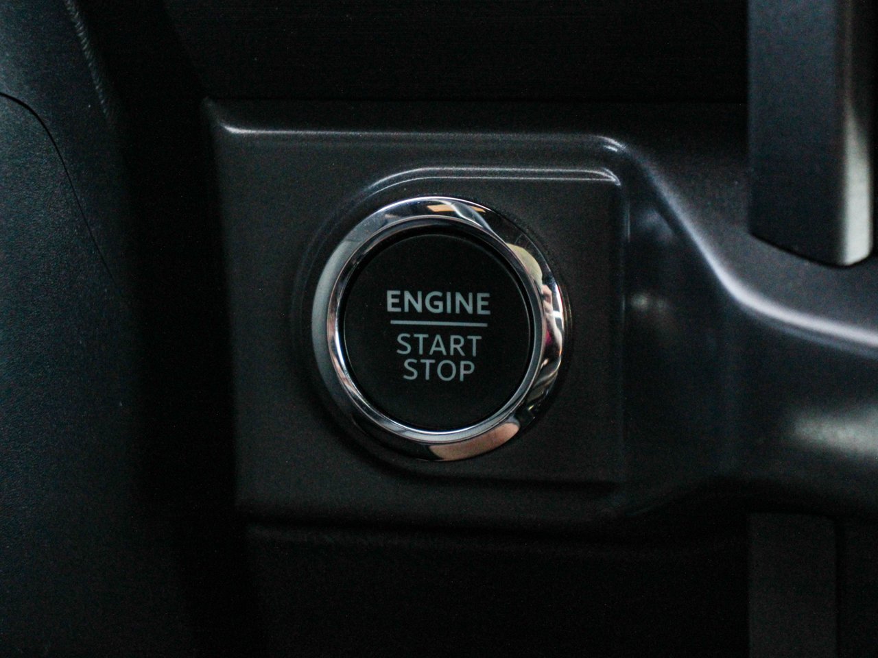 2025 Ford F-150 XLT 4WD SuperCrew 5.5' Box White Sherwood Park - photo #21