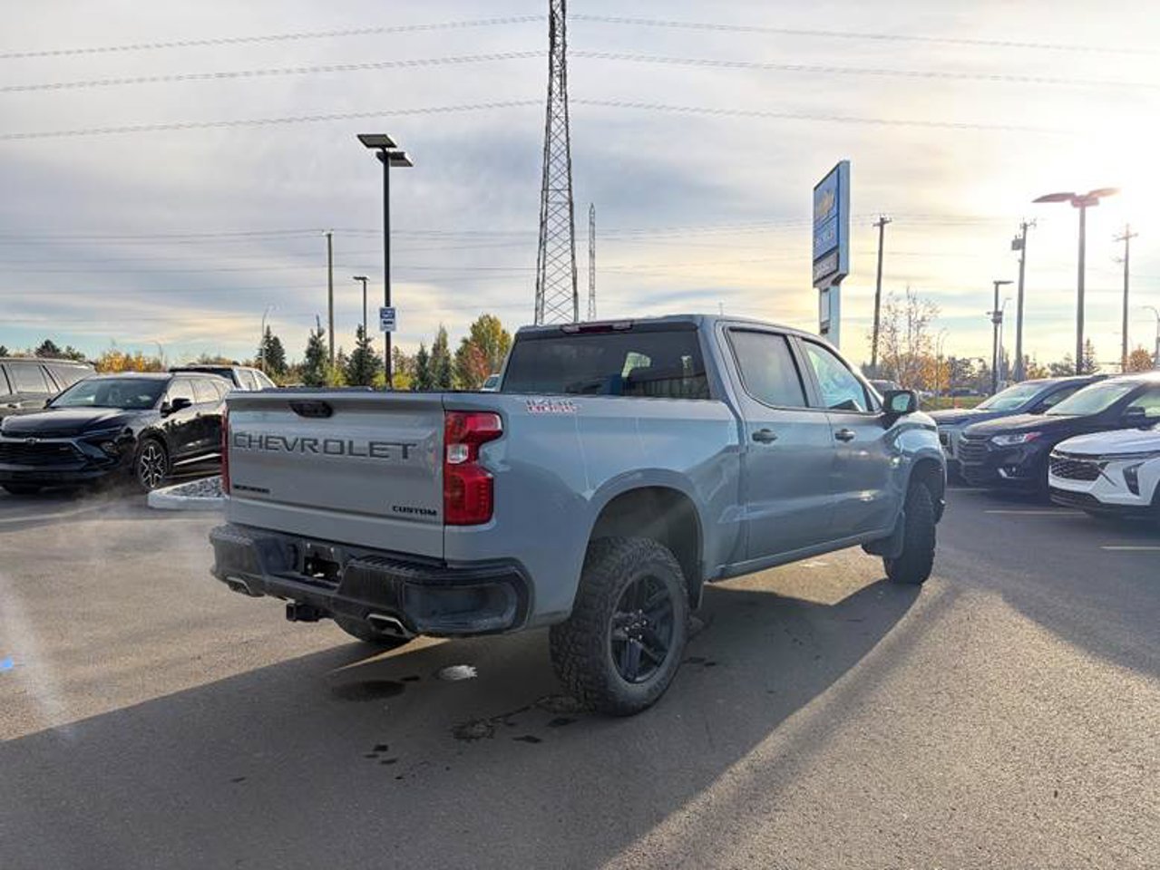 2025 Chevrolet Silverado 1500 4WD Crew Cab 147 Custom Trail Boss Grey Sherwood Park - photo #4
