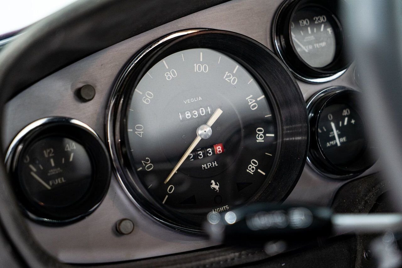 Ferrari 365 GTB4 Daytona 18,301 miles With Orig Books/Tools/ Carbs / Filter Box 1973 Rouge Montréal - photo #75