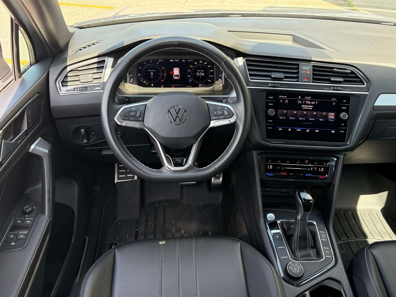 2023 Volkswagen Tiguan Comfortline R-Line Black Edition Grey Gatineau - photo #12