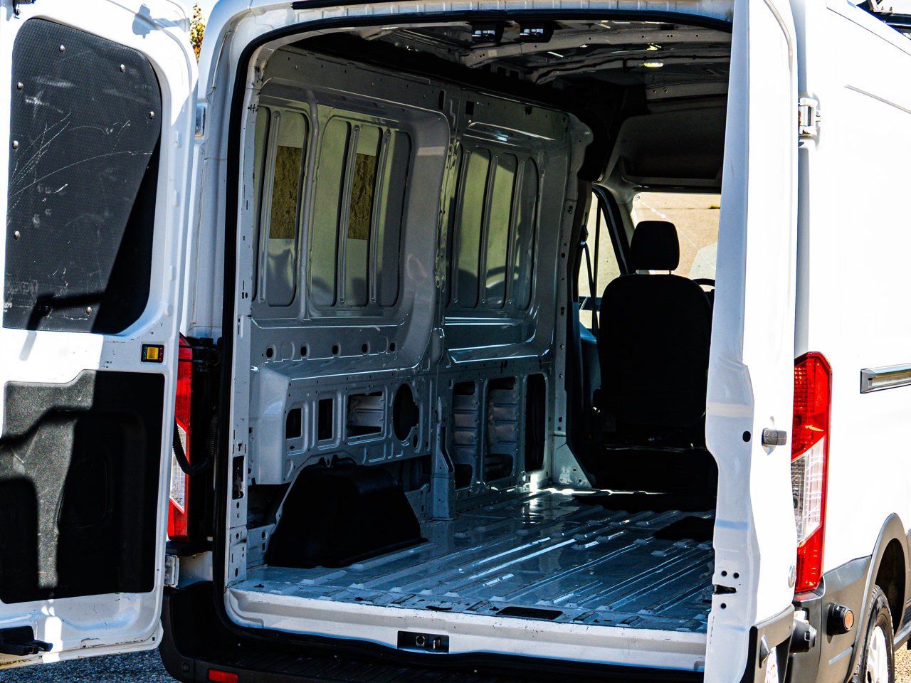 2017 Ford Transit Cargo Van T-250 148 Med Rf 9000 GVWR Sliding RH Dr White Sherwood Park - photo #16