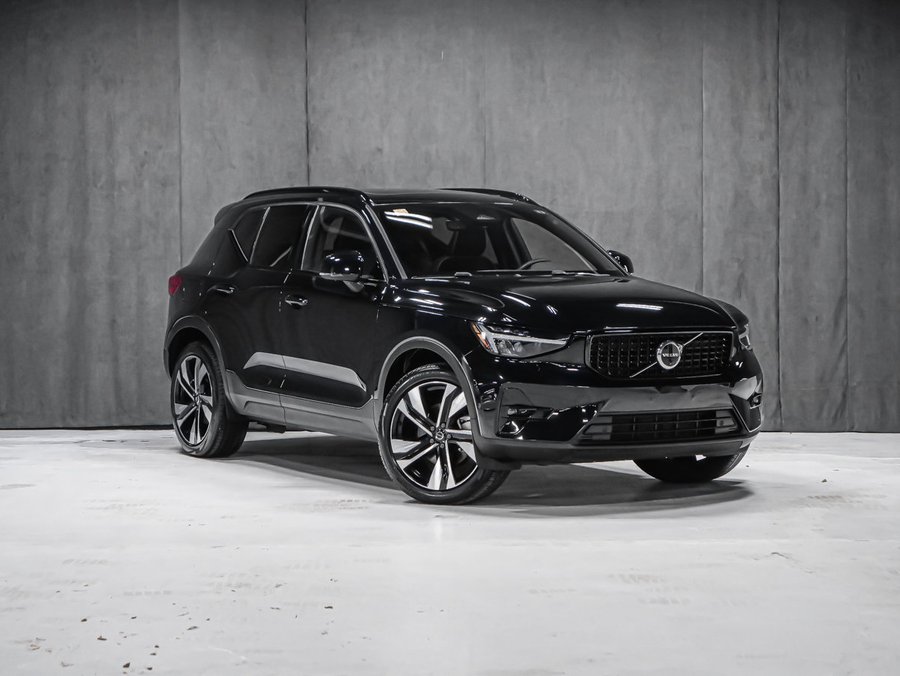 2025 Volvo XC40 B5 PLUS DARK THEME CLIMATE Black