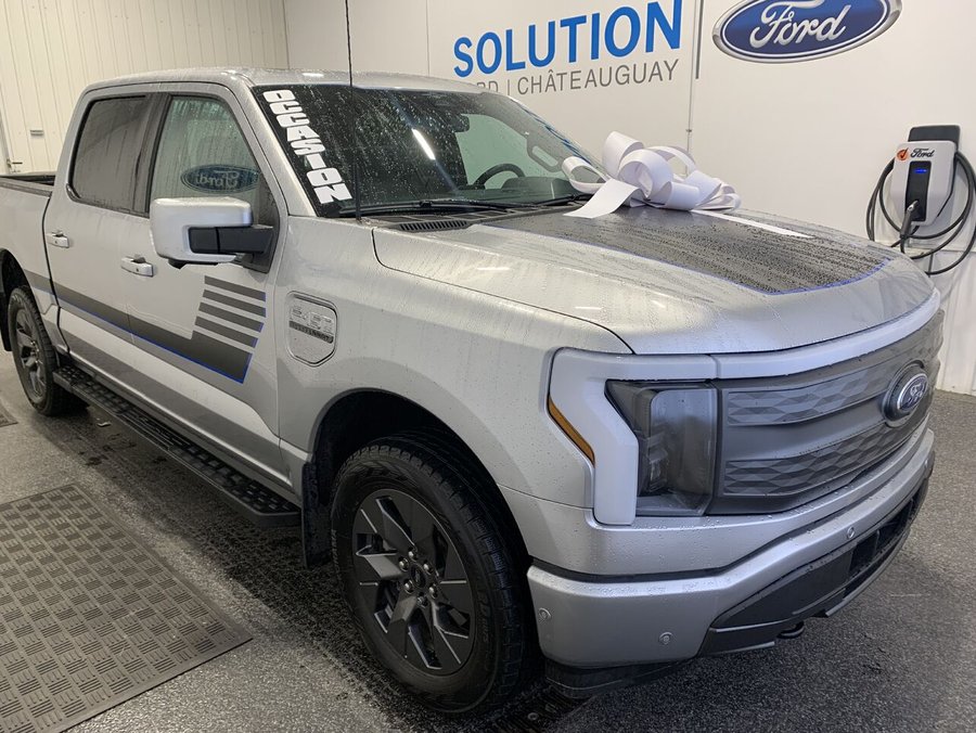 Ford F-150 Lightning LARIAT LARIAT cabine SuperCrew 4RM caisse de 5,5 pi 2023 Argent