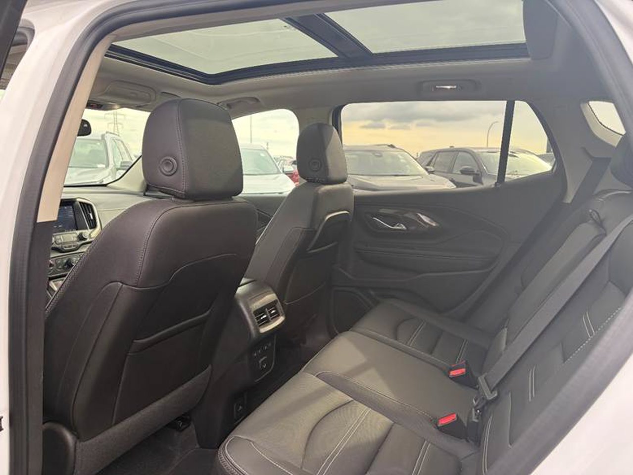 2024 GMC Terrain AWD 4dr Denali White Sherwood Park - photo #5