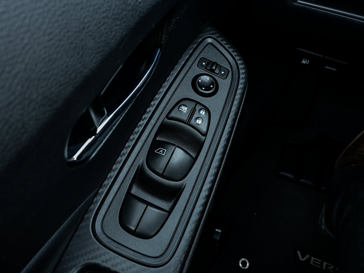 2025 Nissan Versa SV CVT Black Sherwood Park - photo #17