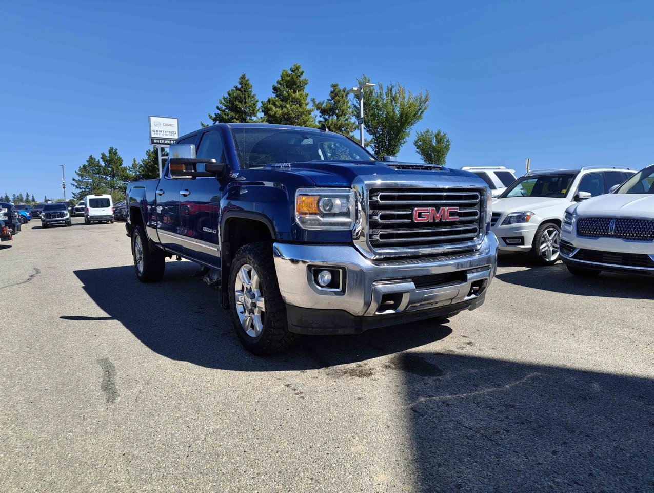 2018 GMC Sierra 2500HD 4WD Crew Cab 153.7 SLT Blue Sherwood Park - photo #2