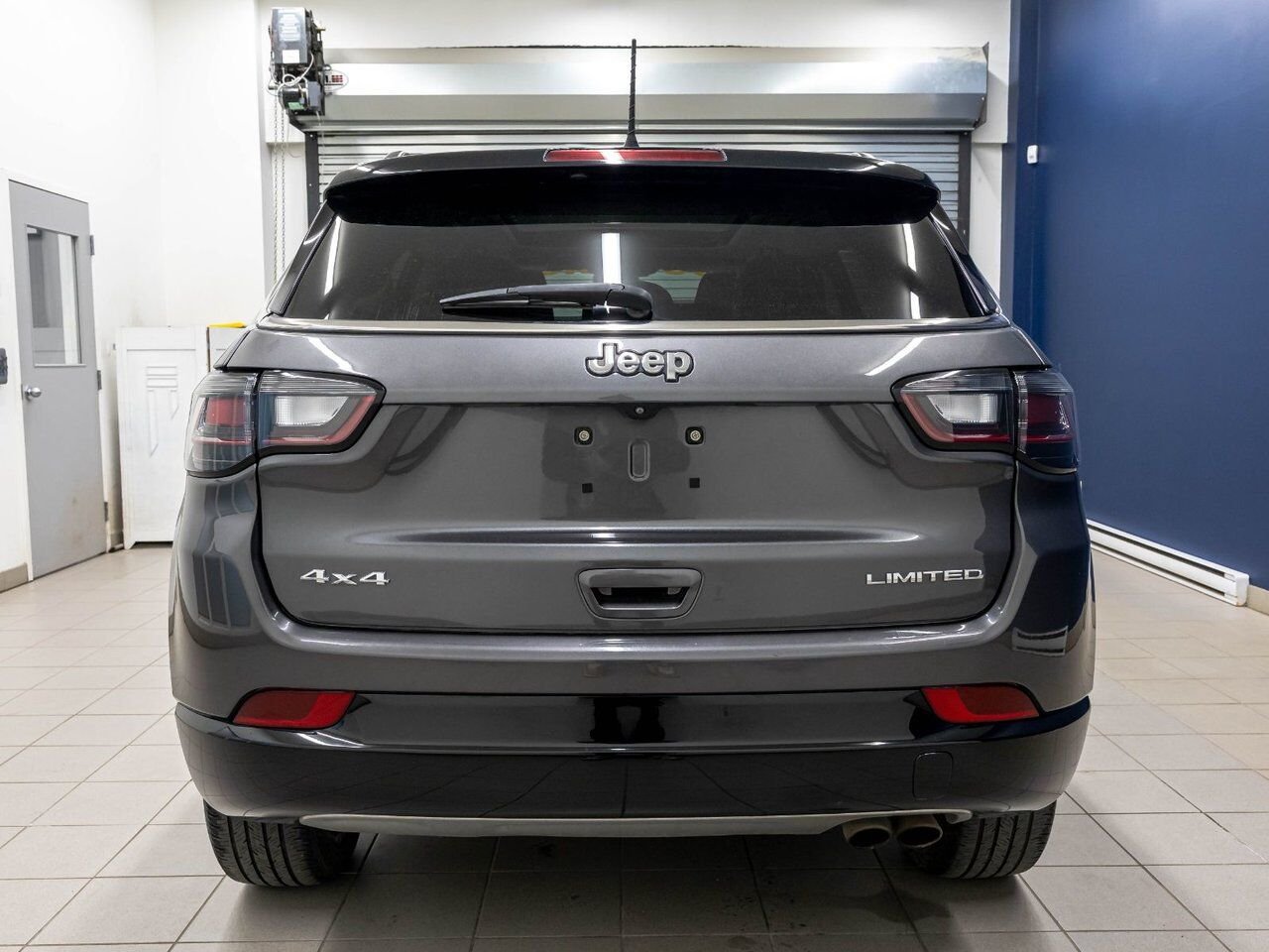 2022 Jeep Compass LIMITED 4X4 *TOIT* NAV CUIR SIÈGES VENTIL ALPINE Granite Crystal Saint-Jérôme - photo #8