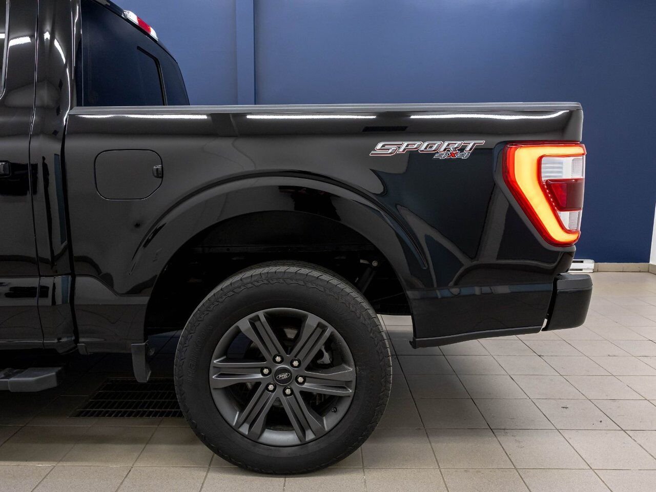 Ford F-150 LARIAT CREW 4X4 502A *TOIT* NAV CUIR SIÈGES VENT 2023 Noir Saint-Jérôme - photo #34